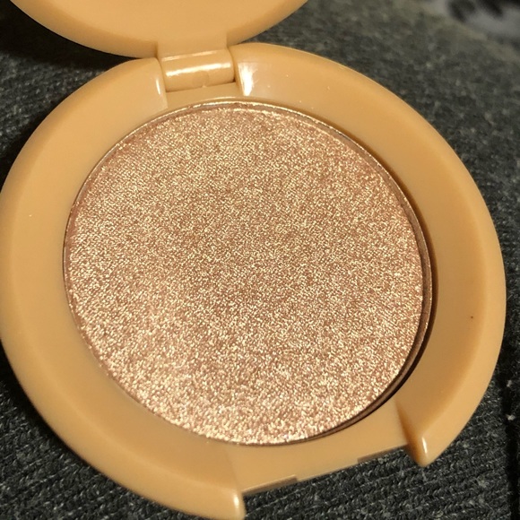 Random 4-pz Makeup Lot - Picture 5 of 13